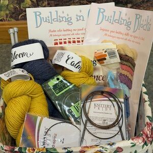 Knitting Kit with Yarn and Needles🎉FREE SHIPPING, FREE SZ 11 NEEDLES.